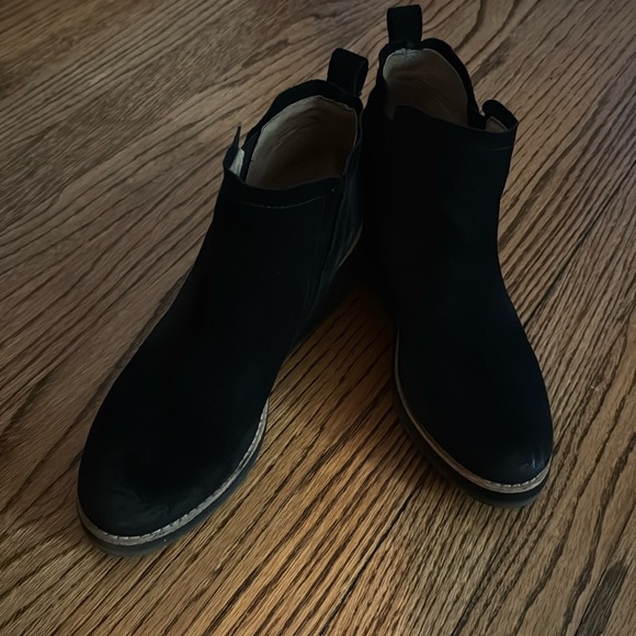 Soft Size 9 Emeree Black Suede boot - Picture 1 of 3